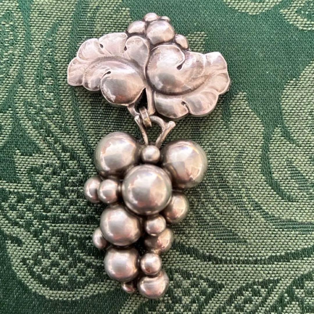 【 】ジョージジェンセン ムーンライトグレープ ブローチ コメ兵｜ジョージ ジェンセン ムーンライト グレープ ブローチ｜GEORG