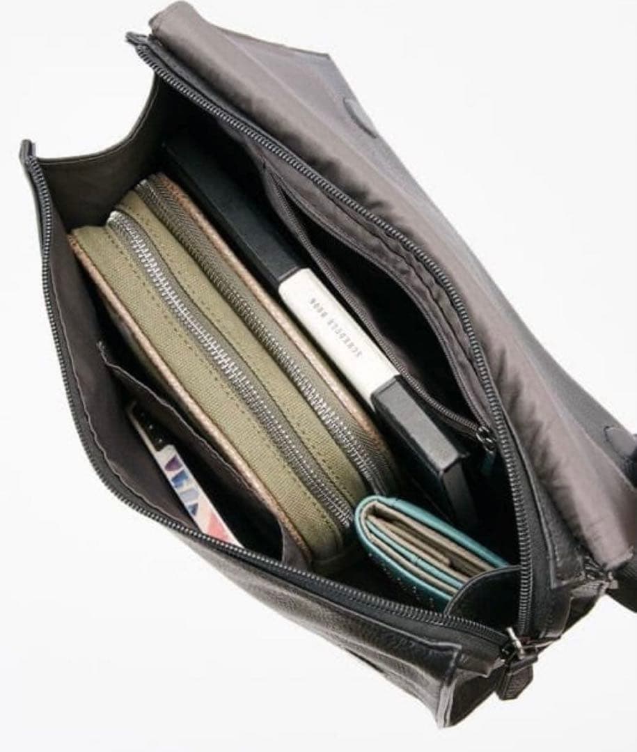 【美品】販売終了品 イアパピヨネ 《本革》柄ワイドテープショルダーバッグ