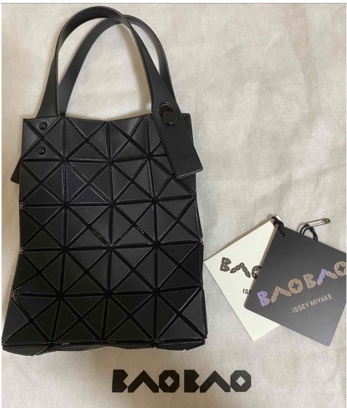 専用　BAOBAO ハンドバッグ BAO BAO ISSEY MIYAKE22年新作バッグ、“楕円形”の新ハンドバッグなど