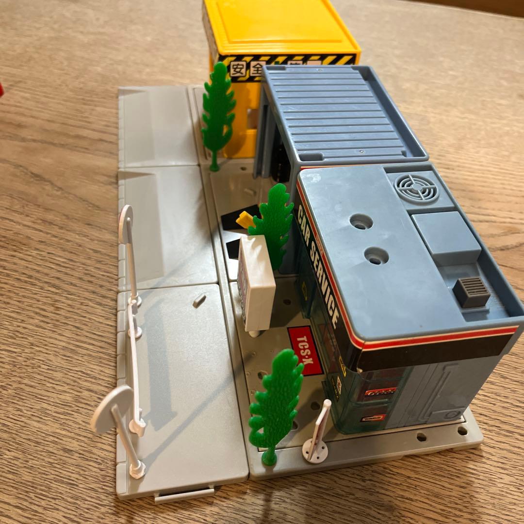 トミカタウン ガソリンスタンドJOMO トミカ建設カーサービス駐車場