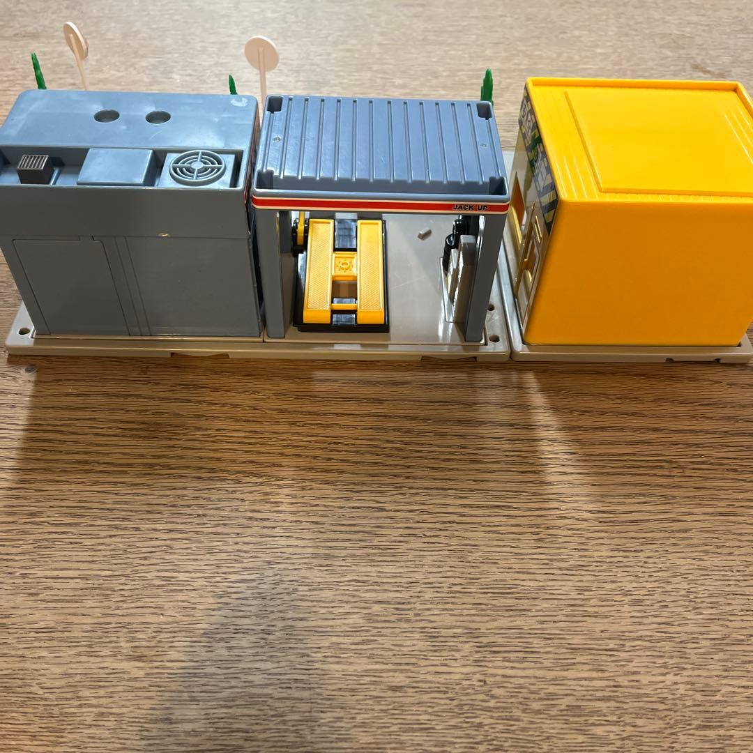 トミカタウン ガソリンスタンドJOMO トミカ建設カーサービス駐車場