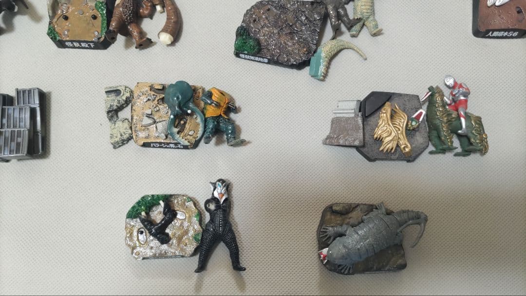 ウルトラ怪獣名鑑10体セット - メルカリ