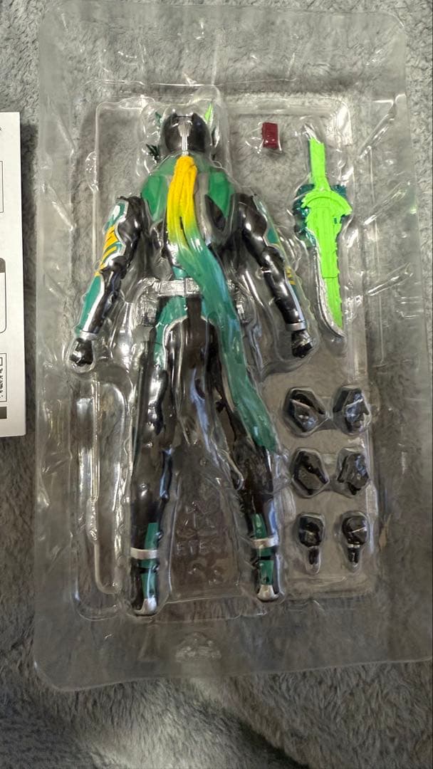 バンダイ　S.H.Figuarts 仮面ライダーセイバー