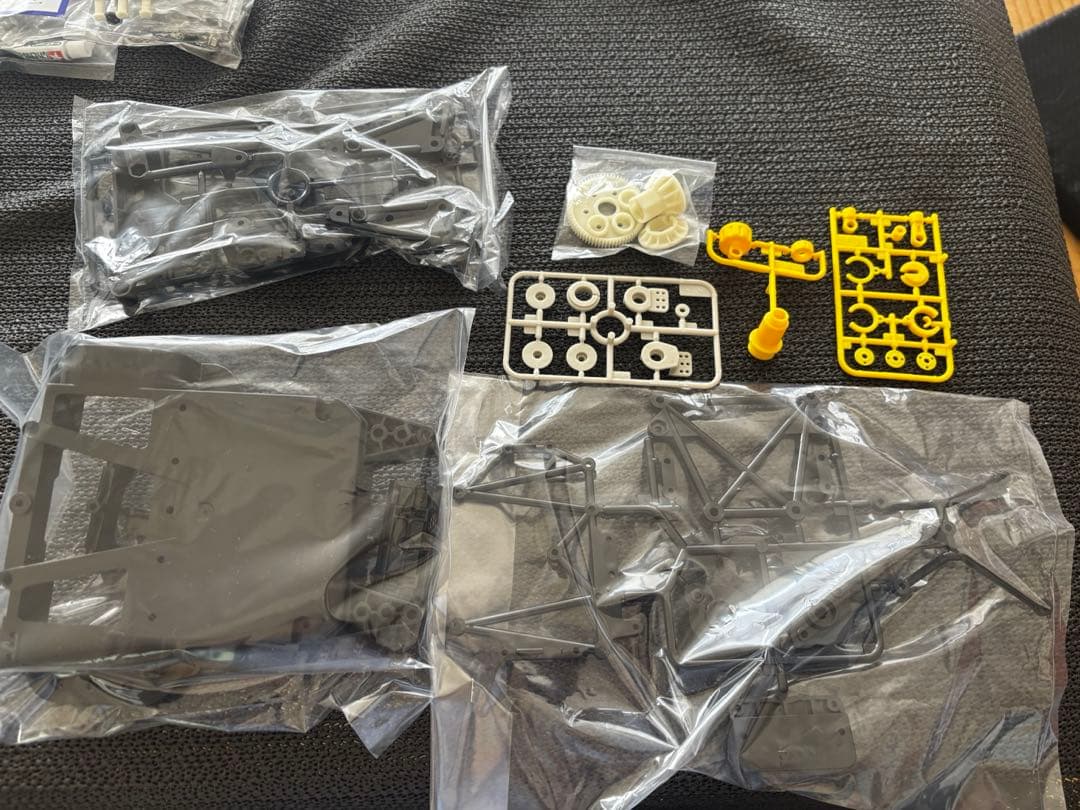 タミヤ　Cカーシャシーキット（新品未組立、一部パーツ無し） 1/24 トヨタ ガズーレーシング TS050 HYBRID: スケールモデル｜TAMIYA