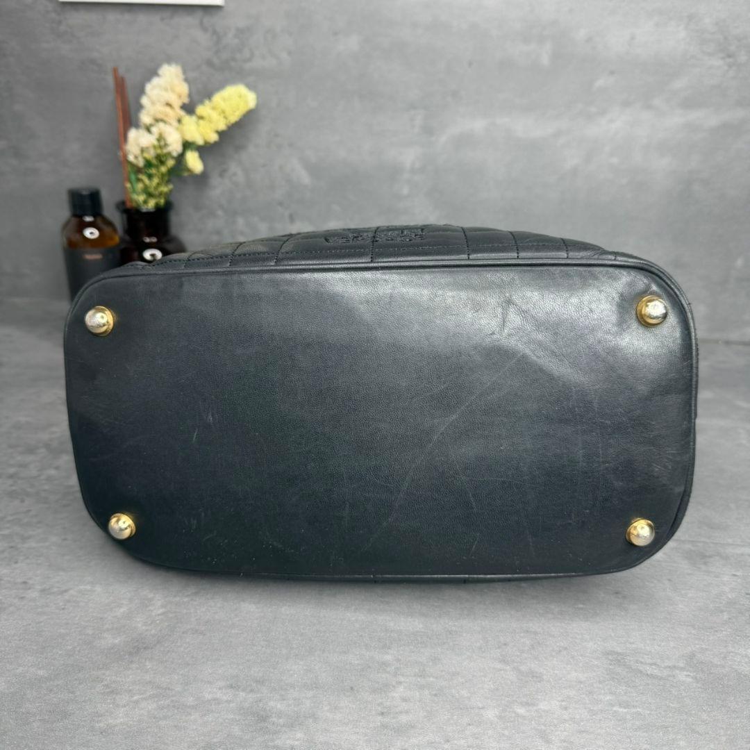 ジャンニヴェルサーチ サンバースト 刺繍 キルティング バニティバッグ