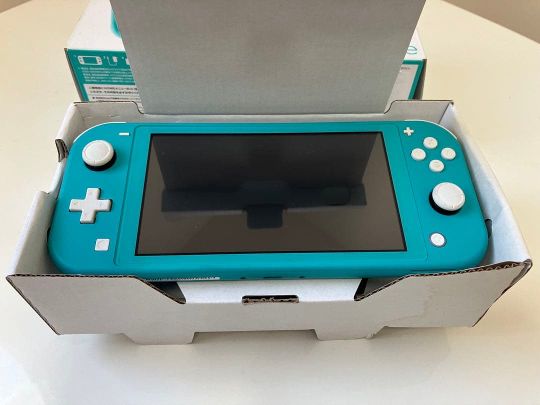 《Nintendo Switch Lite 本体》