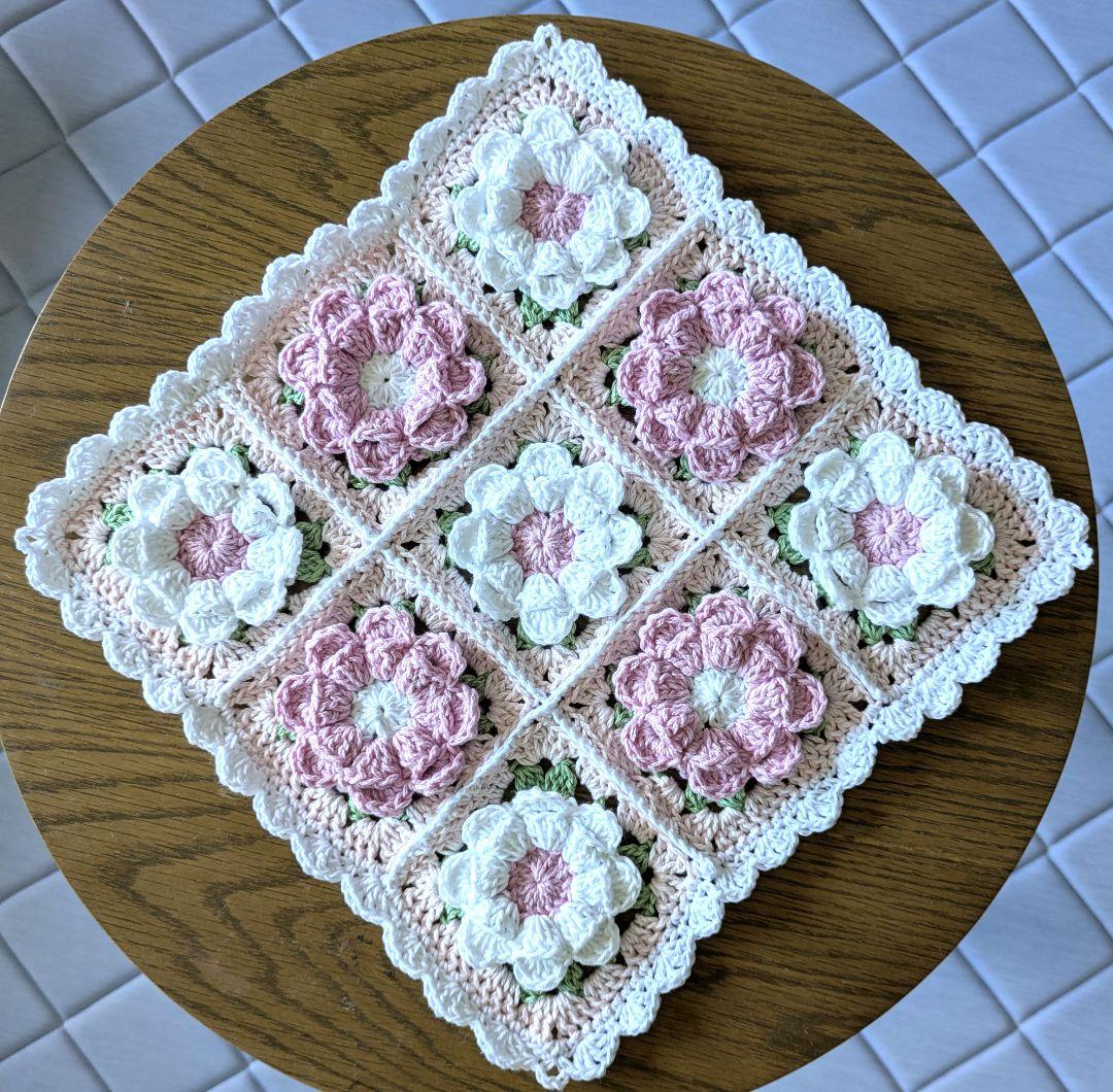 立体花かぎ針編みマルチカバー グラニースクエア 3D花モチーフ編み