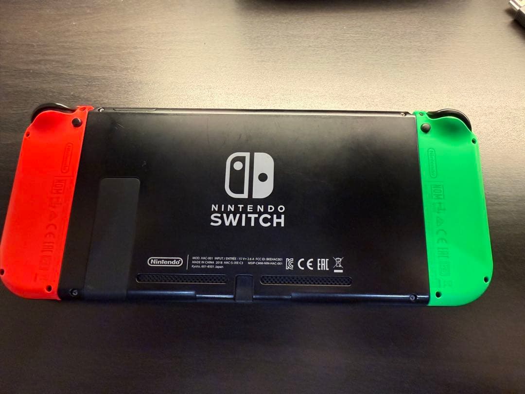 Nintendo Switch 本体 赤／青 Joy-Con付き【背面指紋跡有】 - メルカリ