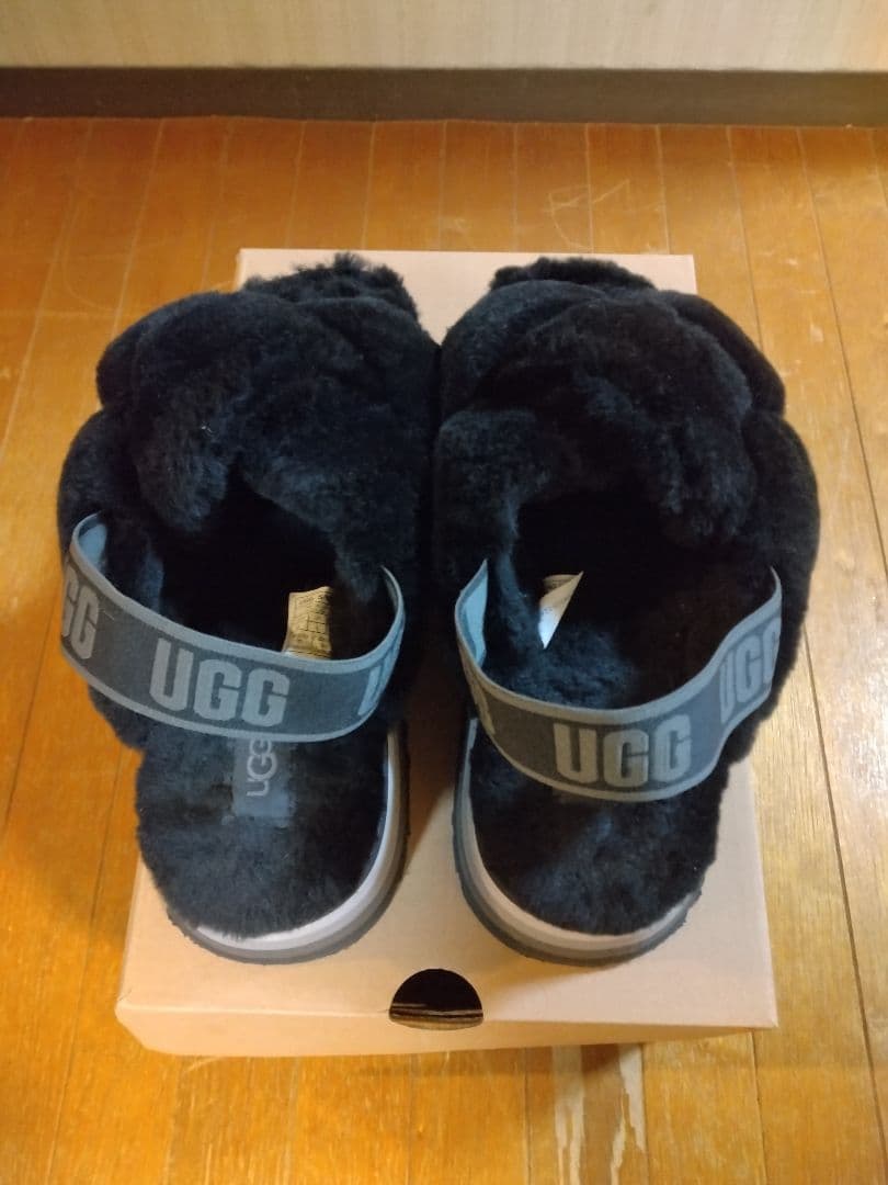 ゆ*ま様 【美品】UGG ディスコ ノット スライド 厚底サンダル ブラック 2