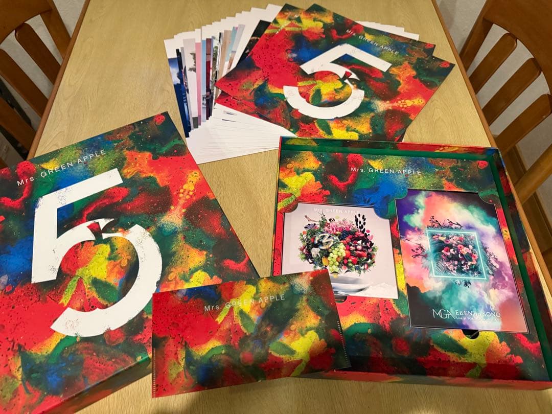 Mrs. GREEN APPLE 5周年記念ボックスとTシャツ Mrs. GREEN APPLE 5周年ボックス、雑誌 Mrs. GREEN APPLE 5周年記念