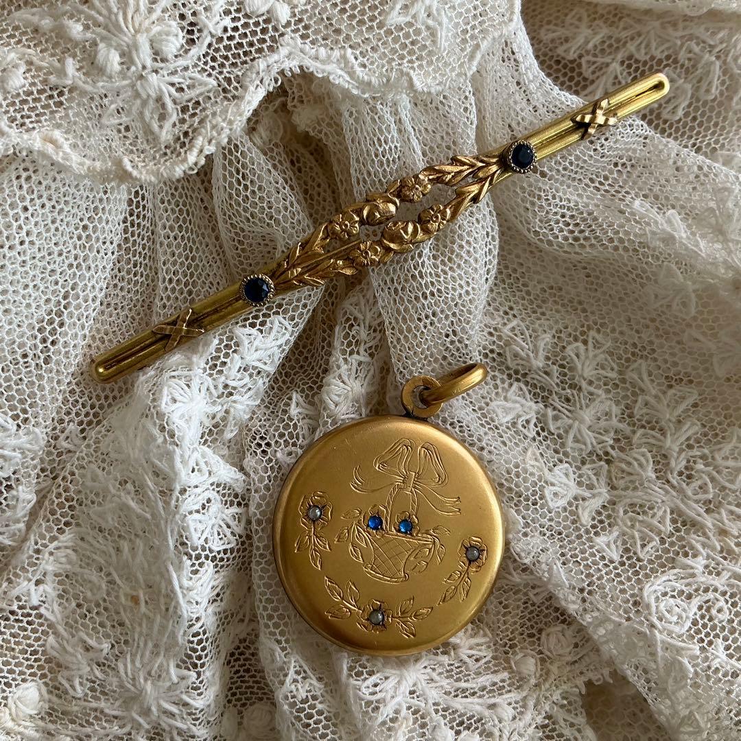 フランスアンティーク　ペンダントトップ＆ブローチ　ゴールドプレート　ビジュー フランスアンティーク ハンドモチーフ ペンダントトップ