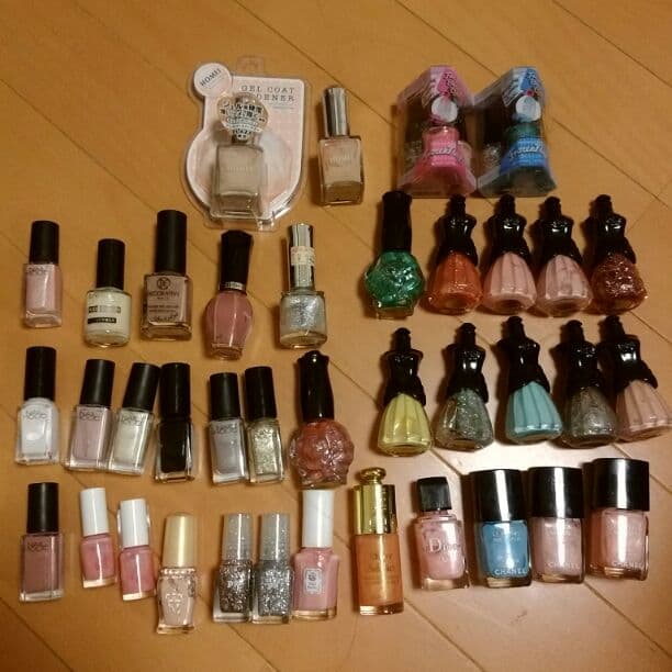 ネイルカラーセット CHANEL ANNA SUI アナ スイのネイルカラーが刷新、“香水瓶”風ボトル入り