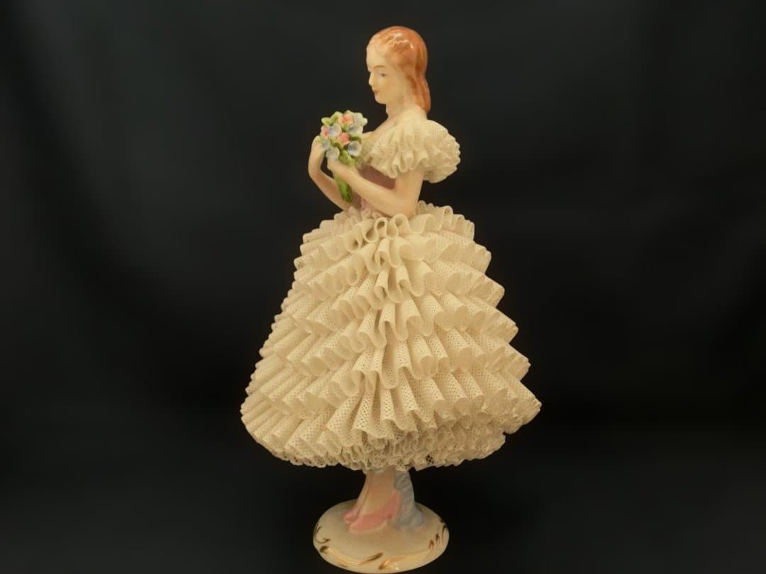 ジッツェンドルフィン』レース・フィギュリンH.24cm - メルカリ