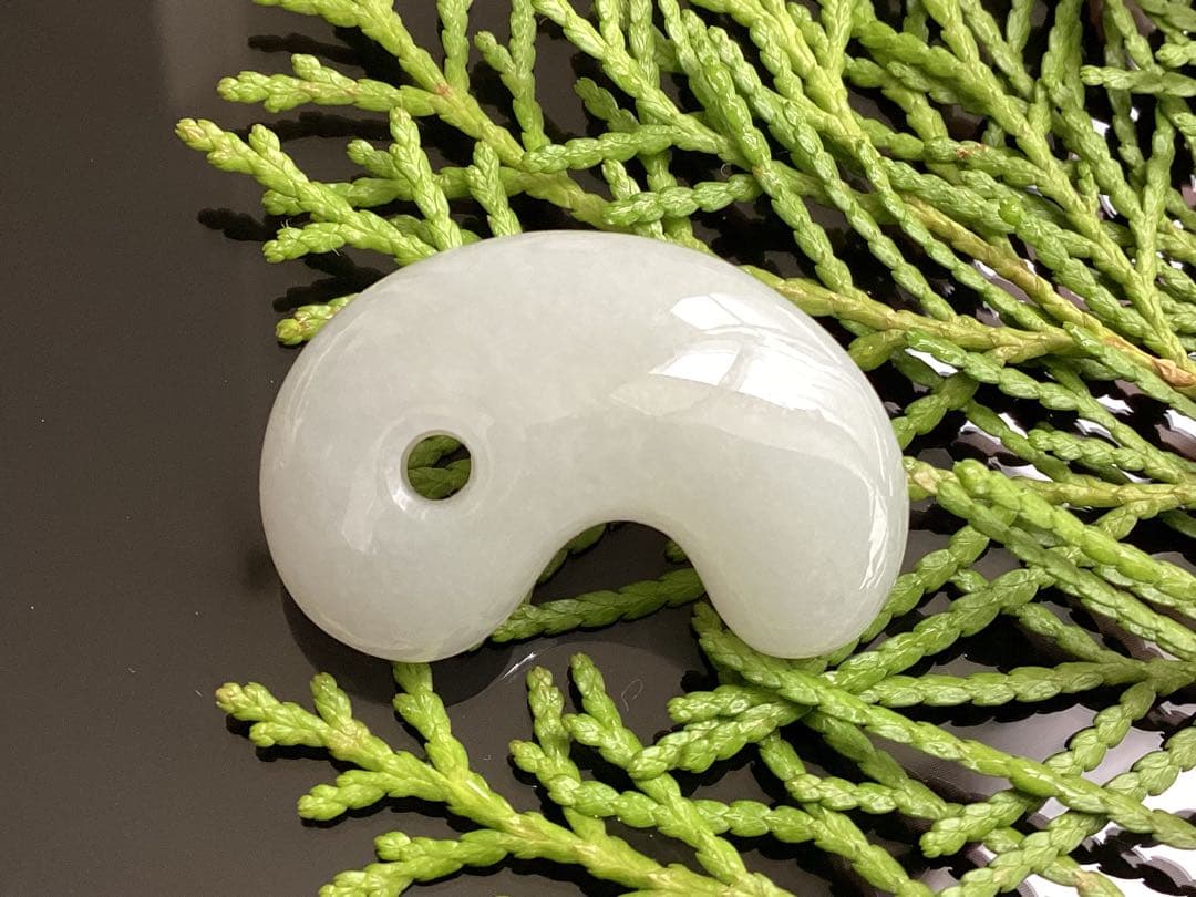 ✳正規専門店70万円以上の最上位レベル 糸魚川氷翡翠勾玉 最高峰の逸品