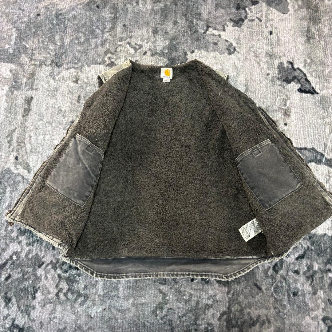 Carhartt ダックベスト V26 ボロ レザータグ 雰囲気抜群 一点物 - メルカリ
