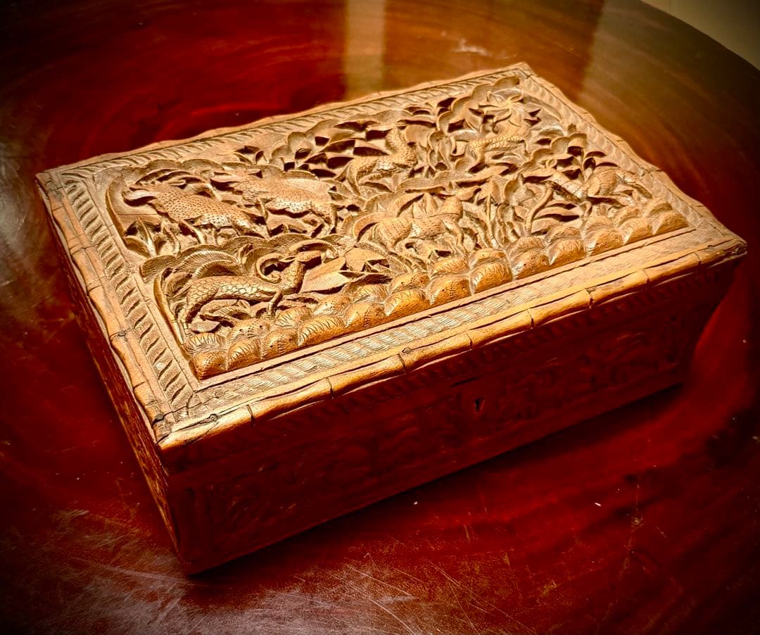 カシミール産(？) クルミ材　古木　彫刻　アクセサリーケース　アンティーク 送料無料 宝石箱 インテリア インド アジアン (1点もの)カシミールの