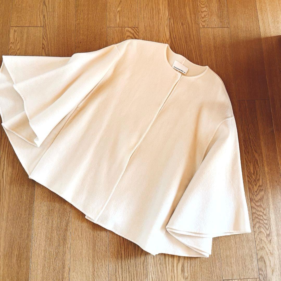 mid. エムプルミエ ブラック ノーカラーフレアケープコート アイボリー