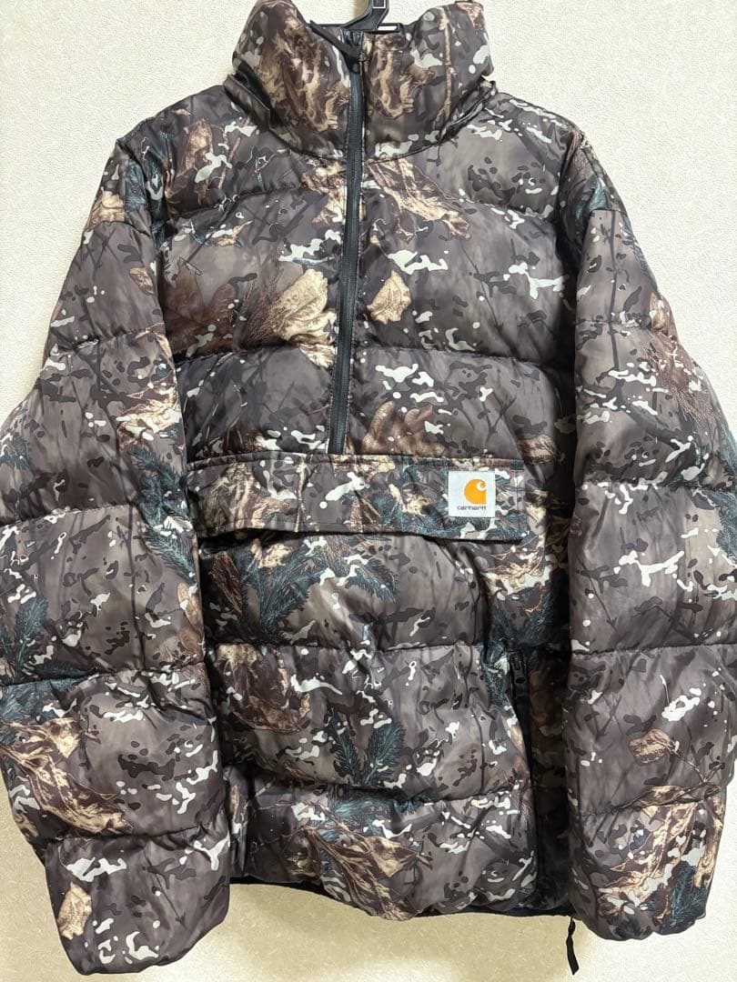 Carhartt カモフラージュ ダウンジャケット - メルカリ