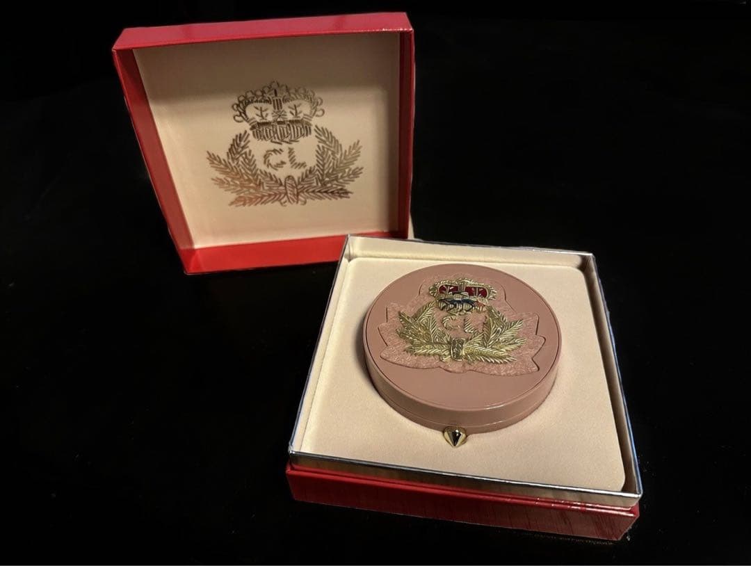 Christian Louboutin タンフェティッシュラプードルコレクション