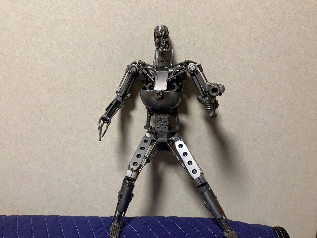 スクラップアート 廃材アート ターミネーター - メルカリ