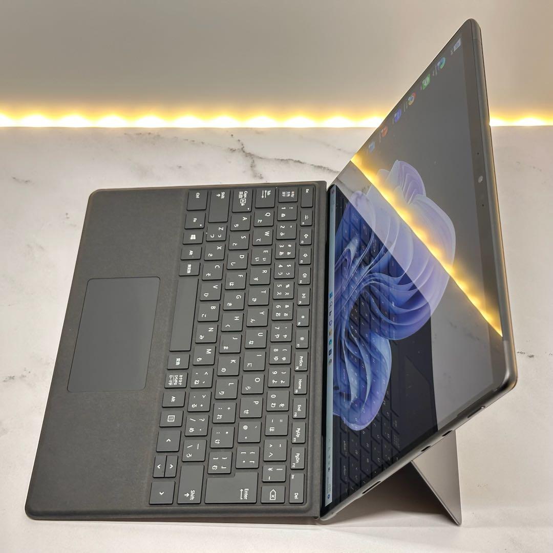 【準新品】　Surface Pro8 i5/8/256 Office