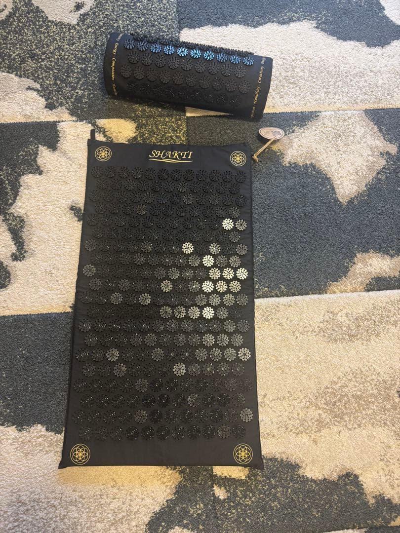 SLAKTI リラクゼーショングッズ 幾何学模様マット&枕正規品 指圧スパイクマットヨガシャクティマットマッサージリラクゼーションを