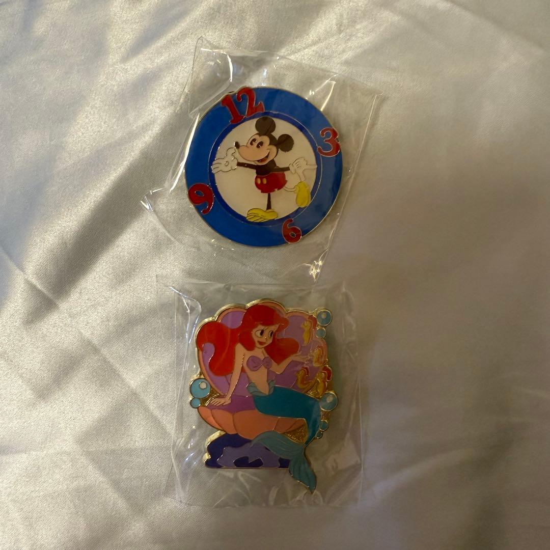 ディズニー ランダム ピンバッジ アリエル ミッキー - メルカリ