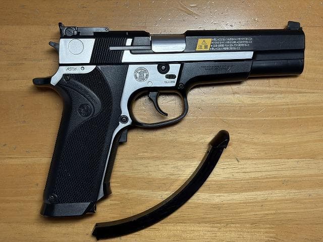 あ*き様 ジャンク扱い・10禁エアガンセット+ホルスター+ライフルケース