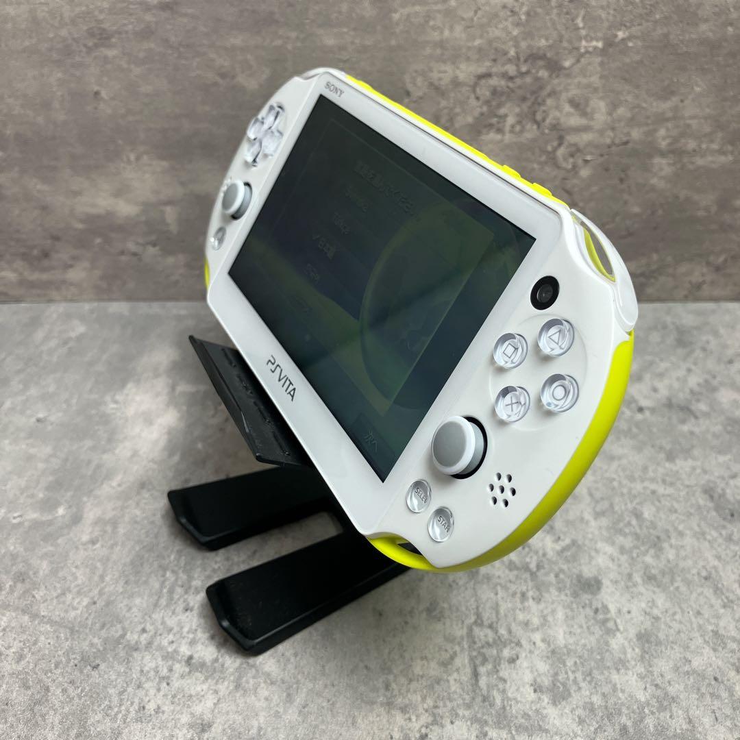 極美品】PSVita PCh-2000 ZA13 ライムグリーン ホワイト - メルカリ