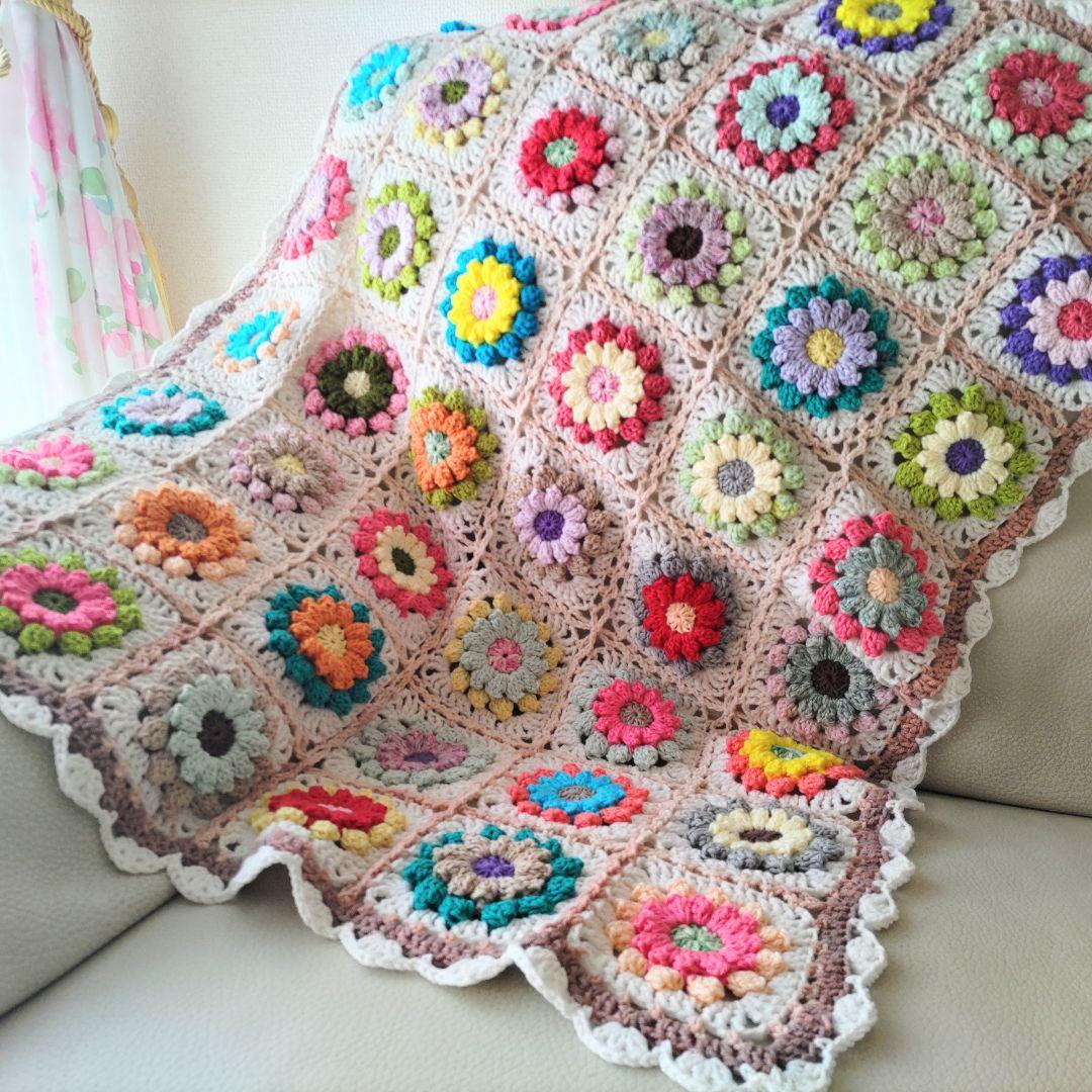 お花の手編みブランケット★カラフル★グラニースクエア★かぎ針編み 手編みブランケット/花モチーフ/グラニースクエア/カラフル/かぎ針編み