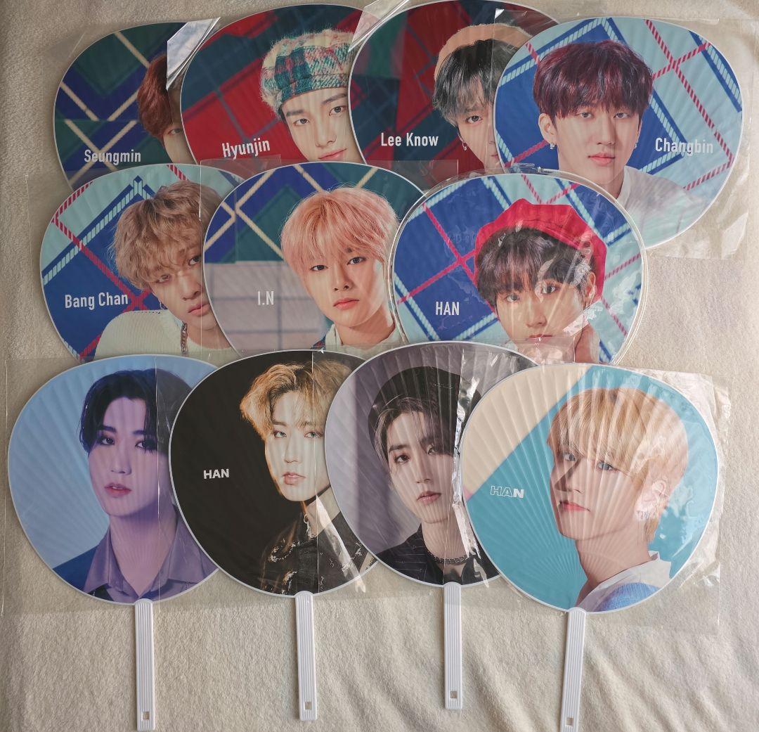Stray Kids　うちわ　11枚セット Amazon.co.jp: イメージピケット (Image Picket) うちわ - スキズ