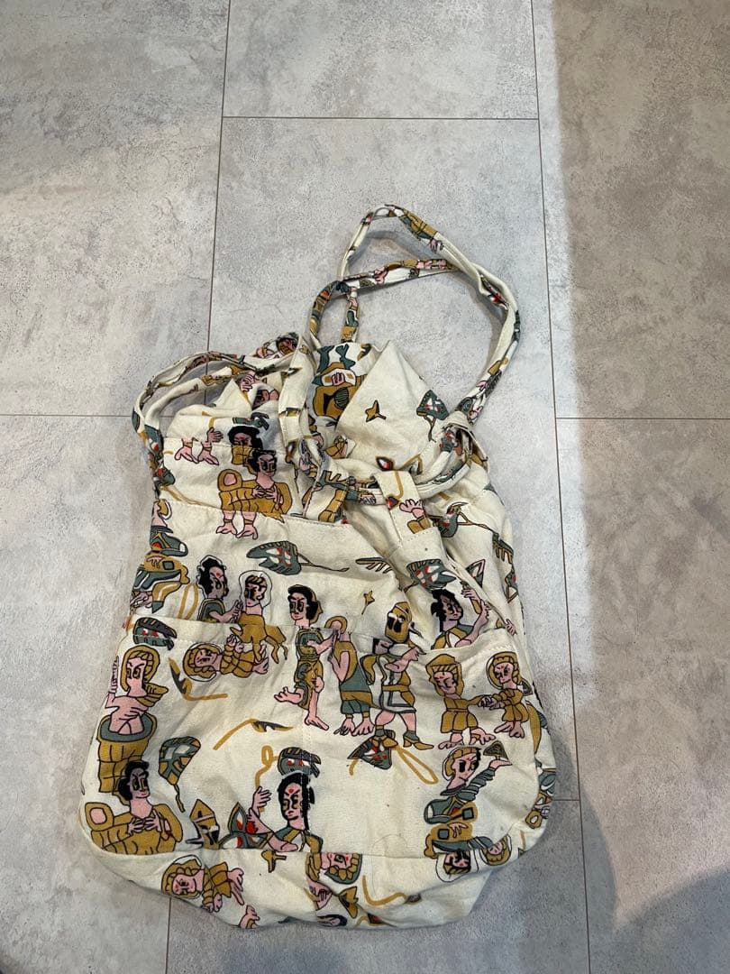 ベルンハルト　民族バック 送料無料 ショルダーバッグ モン族 バック モン族刺繍 まんまる