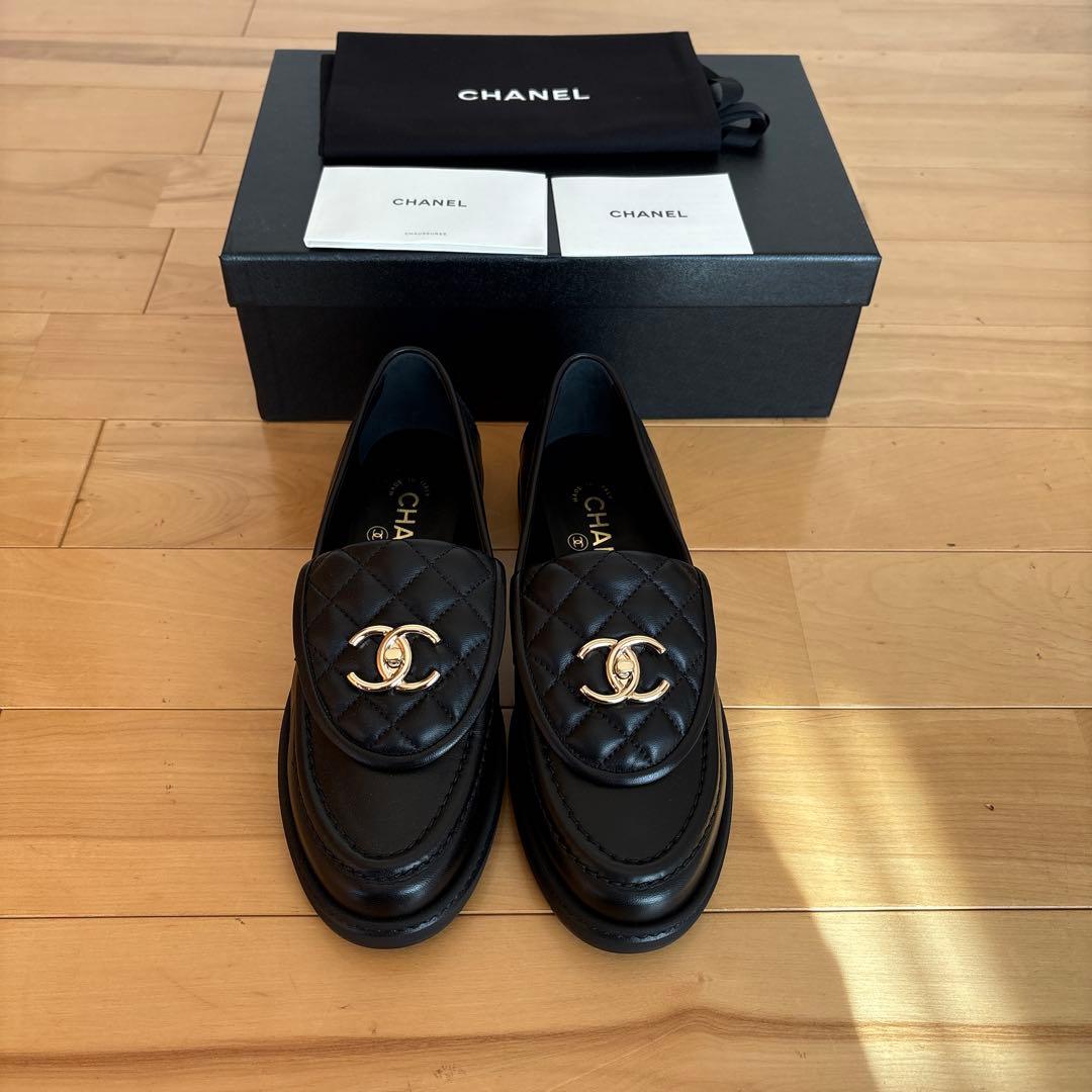 シャネル ココマーク ターンロック ローファー シャネル ココマーク ターンロック レザー ローファー 37 1/2C