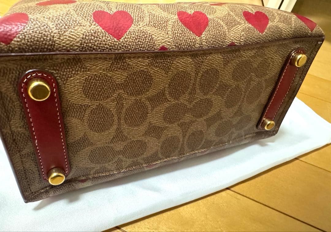 r*様 COACH ハート柄 ウィロウトート24 ハンドバッグ - メルカリ