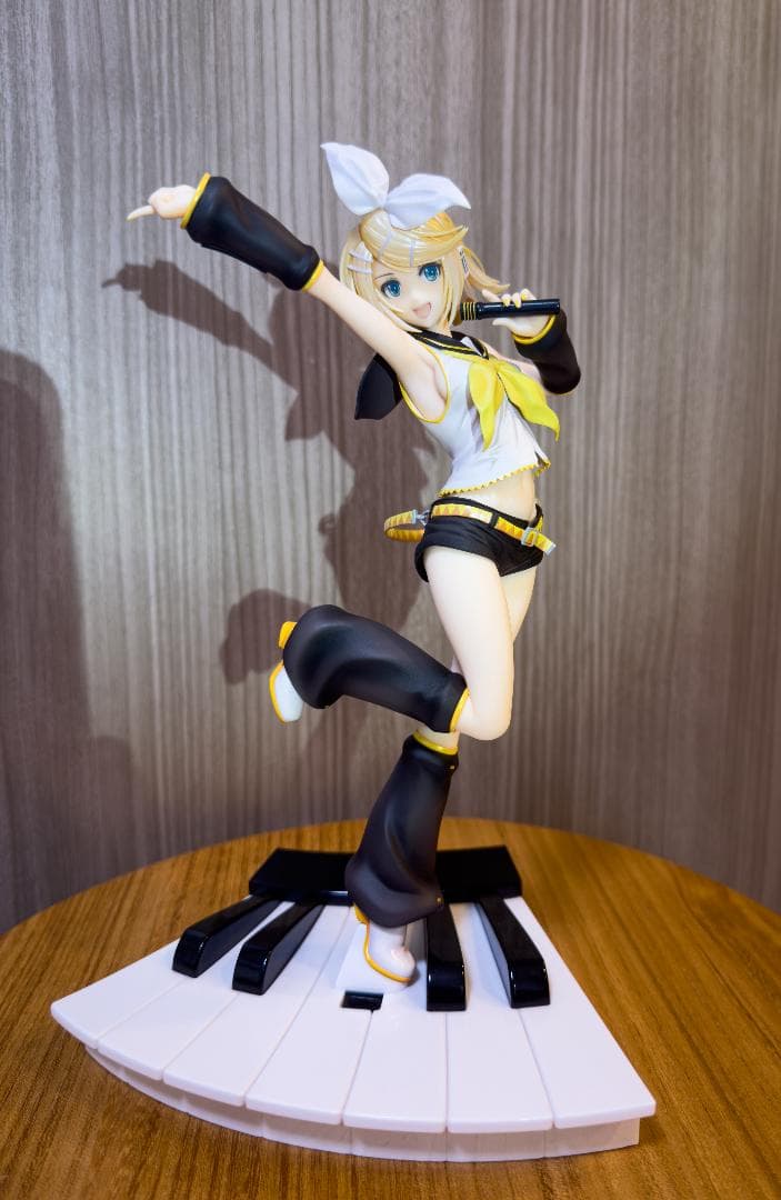 鏡音リン Tony ver. 1/7スケール フィギュア - メルカリ