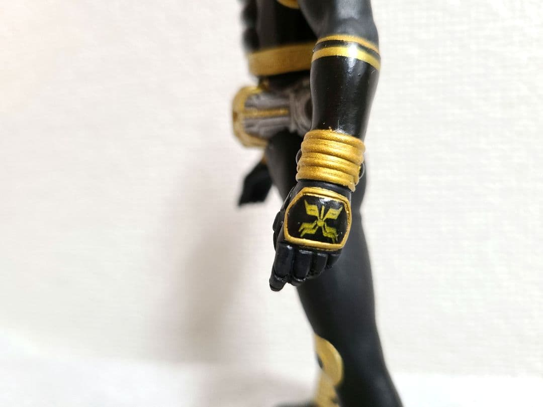 仮面ライダークウガ ライジングマイティ ブラックバージョン ソフビ