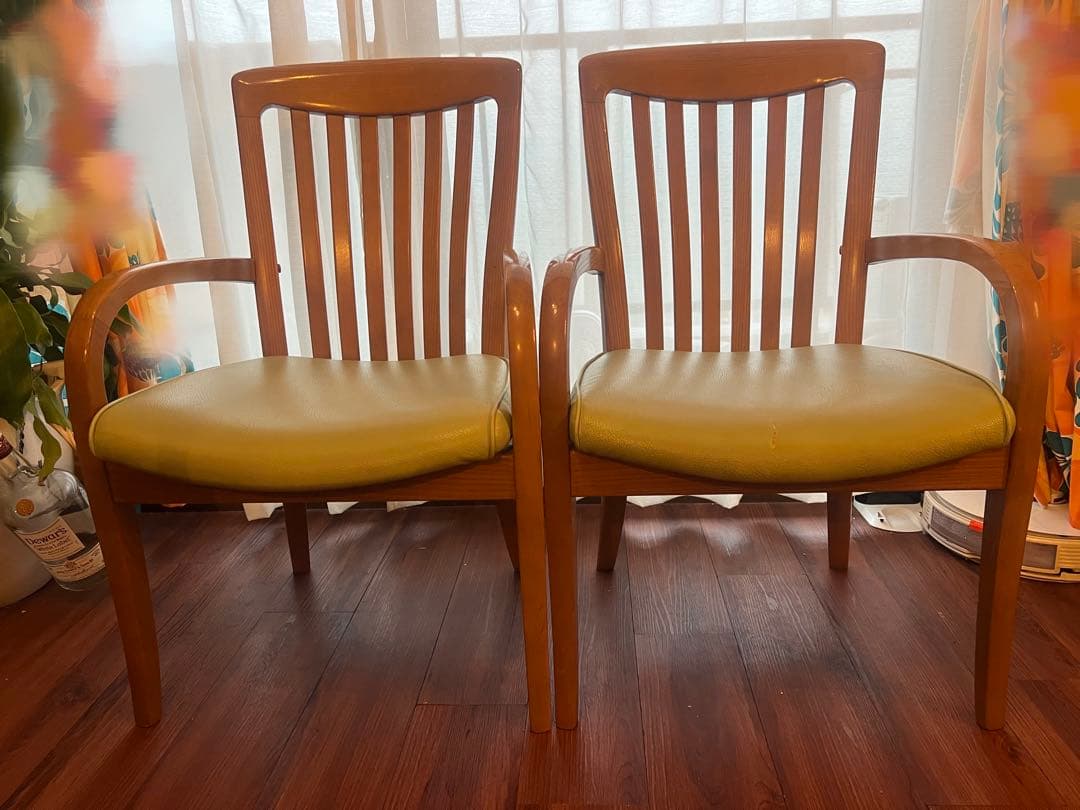 カリモク　ダイニングチェア2脚セット 人気のkarimoku(カリモク家具)/Chitano(チターノ)よりダイニングチェア