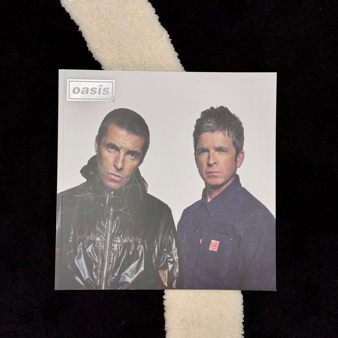 オアシス Oasis live '25 パンフレット ショッパー付き oasis live'25 オアシス ライブ パンフレット - メルカリ