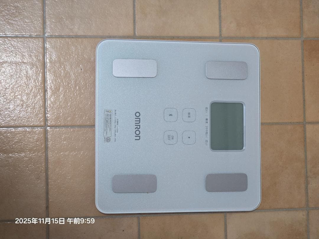オムロン　体重体組成計　HBF-228T　カラダスキャン 乗って測るだけ。操作なしで測定データを自動転送 オムロン 体重体組成