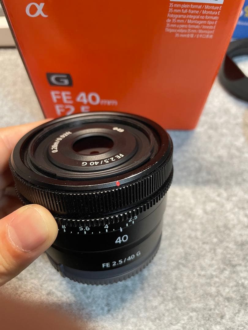 Sony Fe 40mm f2.5 G + hoage hood