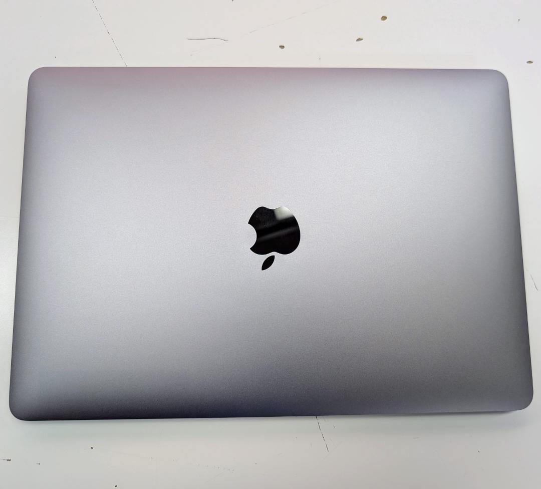 ジャンク品MacBook Air (M1, 2020) A2337 - 画面破損