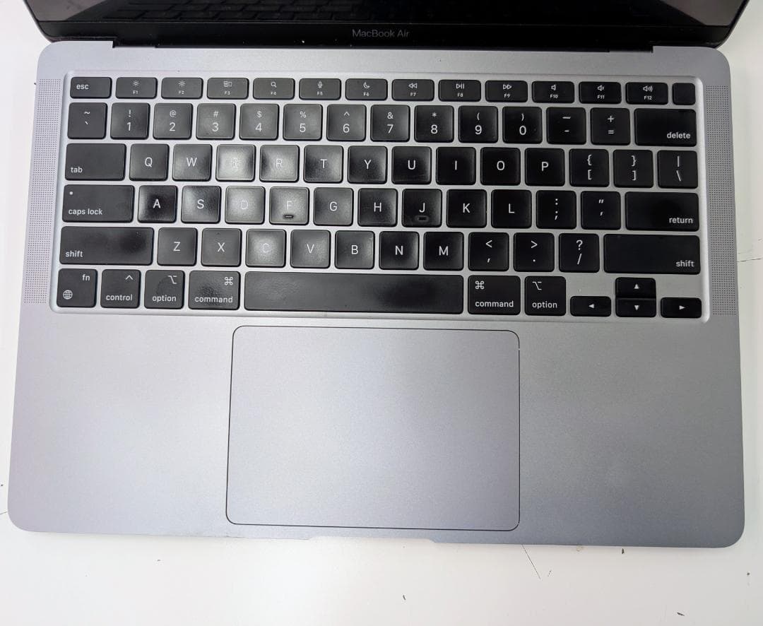 ジャンク品MacBook Air (M1, 2020) A2337 - 画面破損
