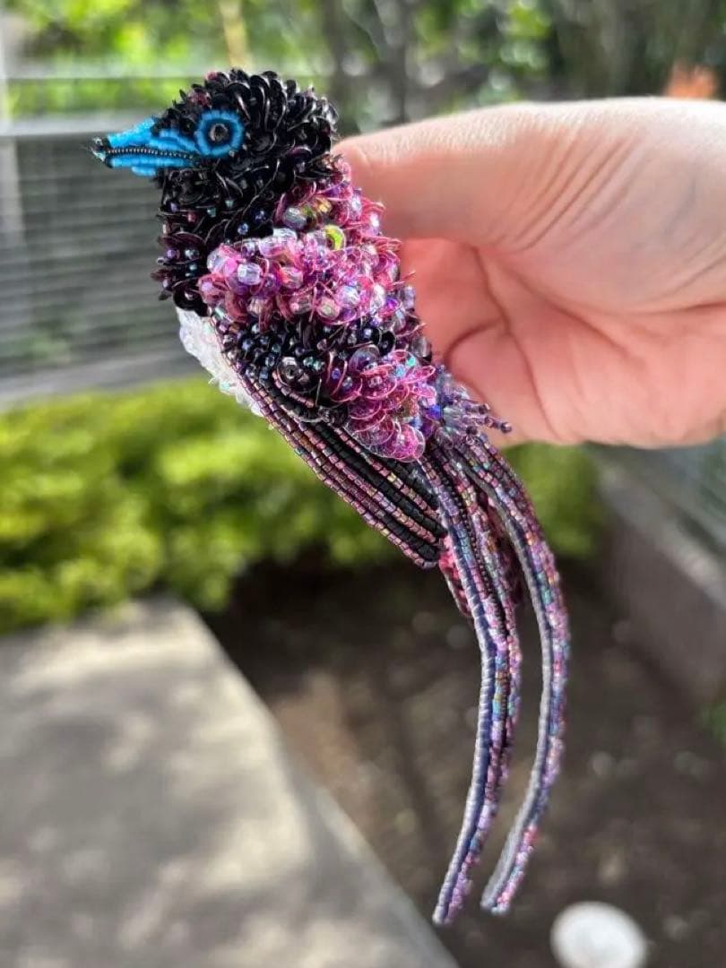 【サンコウチョウ】ビーズ刺繍ブローチバッグチャーム 夏季限定】サンコウチョウの刺繍ブローチ | CANCAN