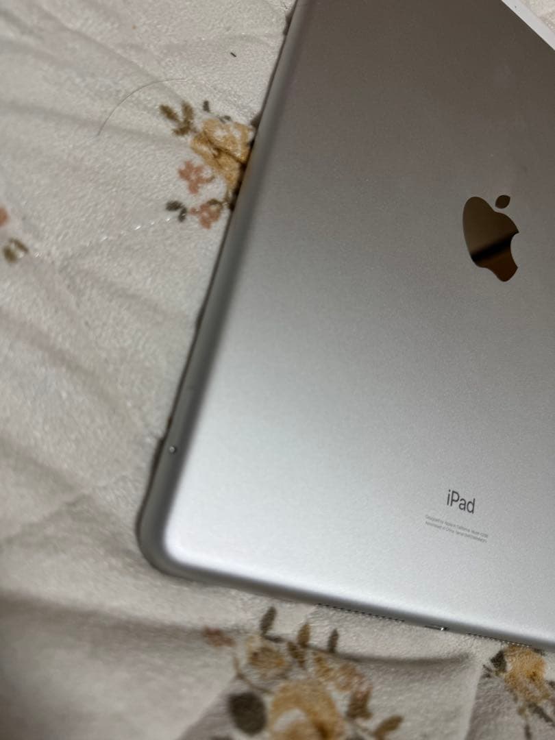 iPad 7th シルバー 32GB - メルカリ