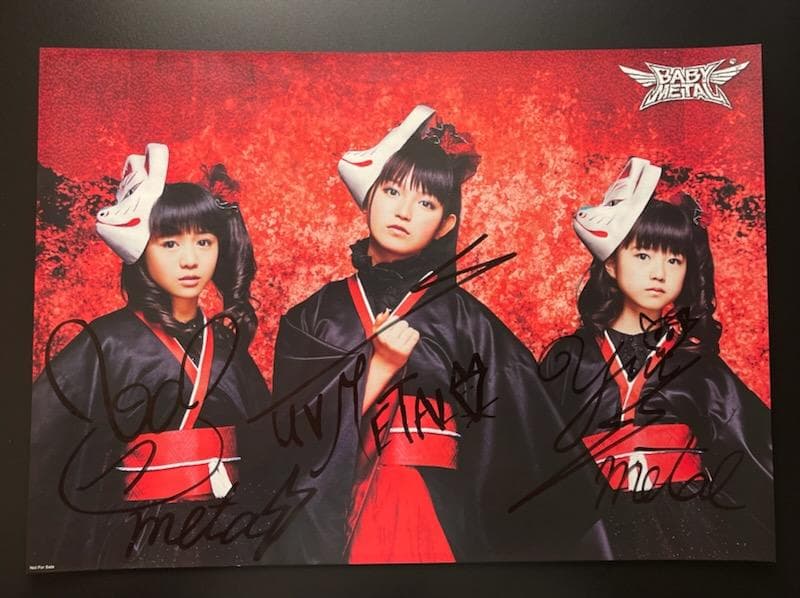 直筆サイン入りポスター「メギツネ 超限定B3ポスター」BABYMETAL