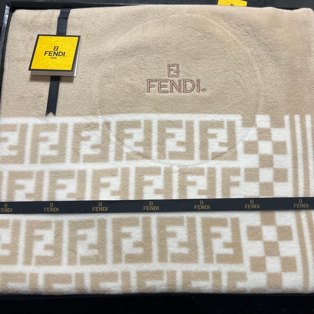 FENDI ウール タオルケット 140×210cm 箱付き FENDI ウール タオルケット 140×210cm 箱付き フェンディ⁄FENDI