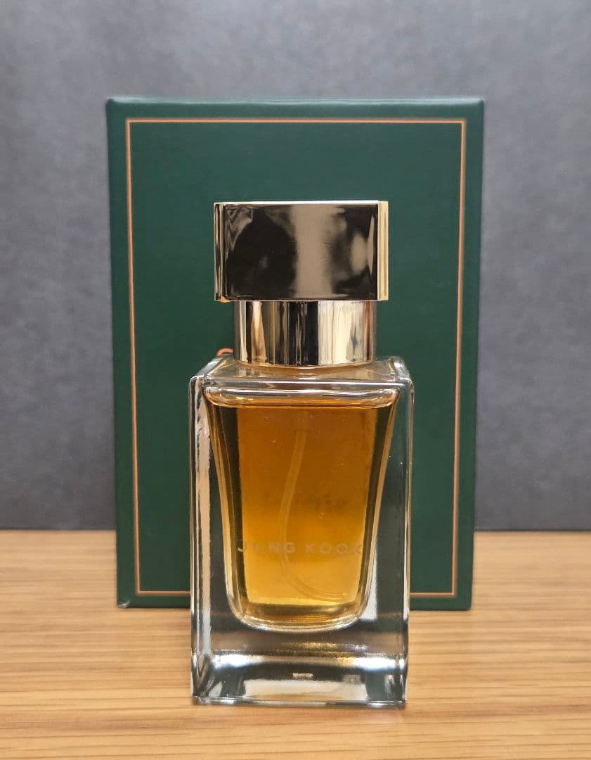 BTS JUNGKOOK ジョングク GOLDEN 香水 購入特典フォトカード付 - メルカリ