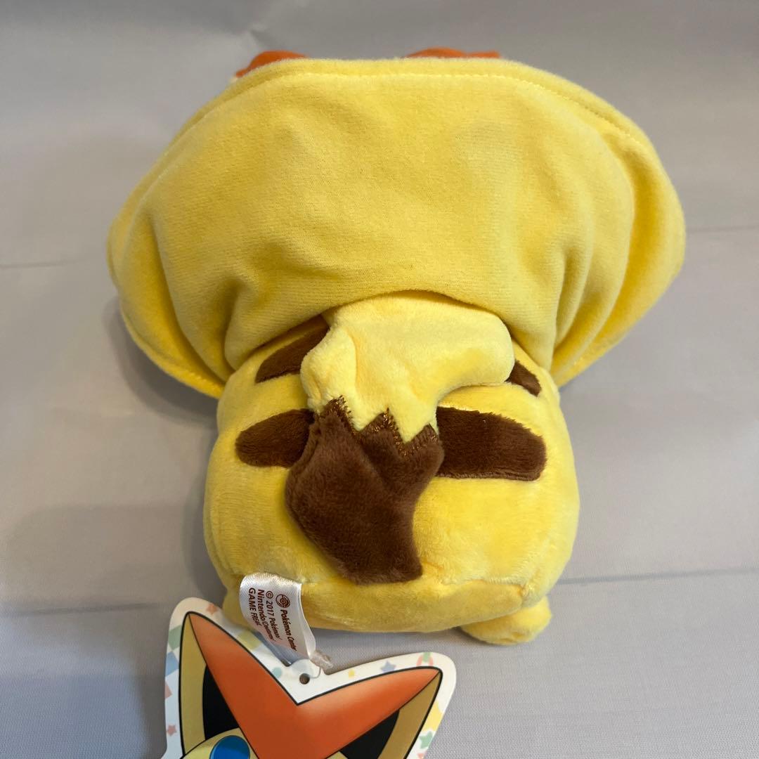 ポンチョを着たピカチュウ ビクティニ ぬいぐるみ - メルカリ