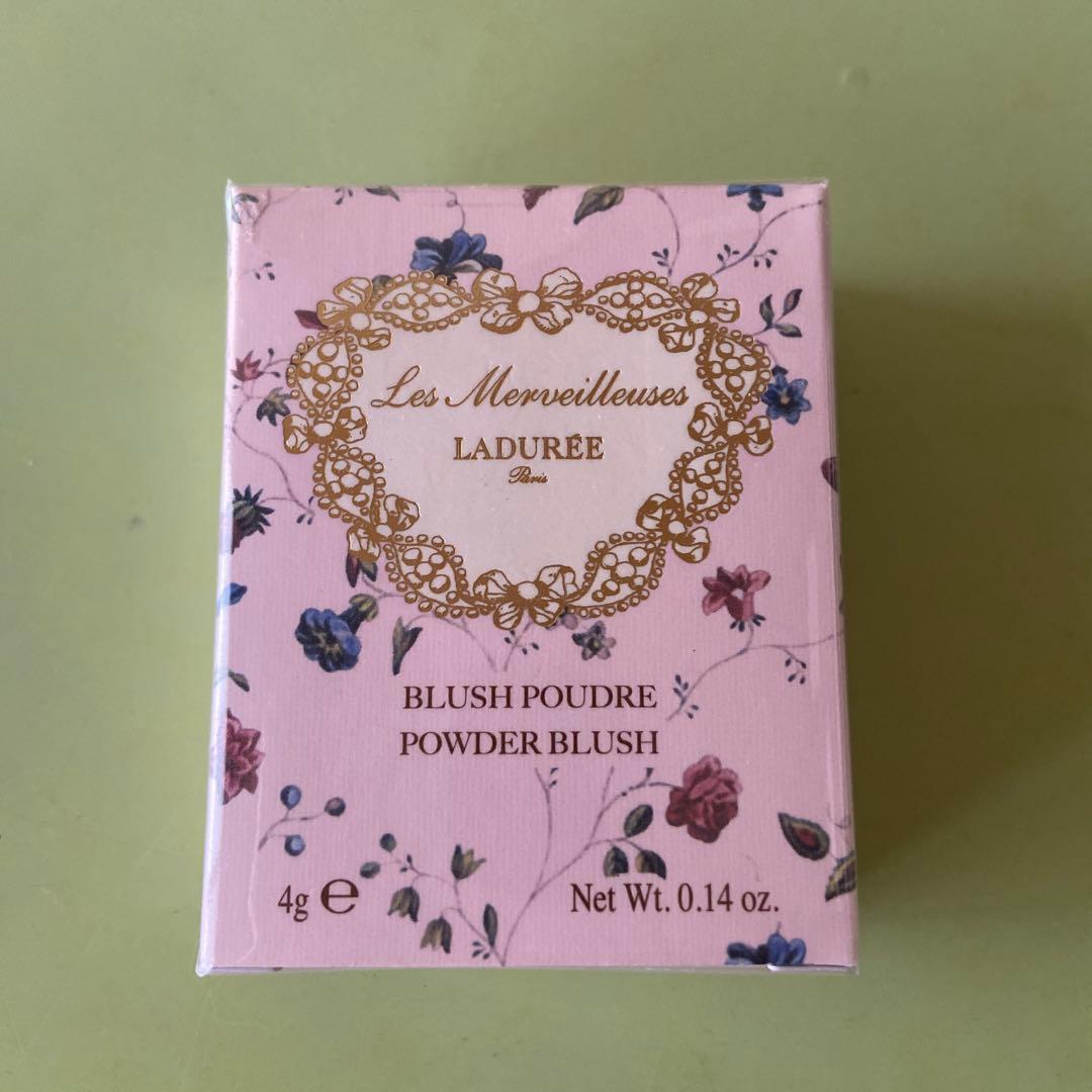 新品未使用✨レ・メルヴェイユーズ ラデュレ パウダーブラッシュ04 ラベンダー 新品未使用✨レ・メルヴェイユーズ ラデュレ パウダーブラッシュ04