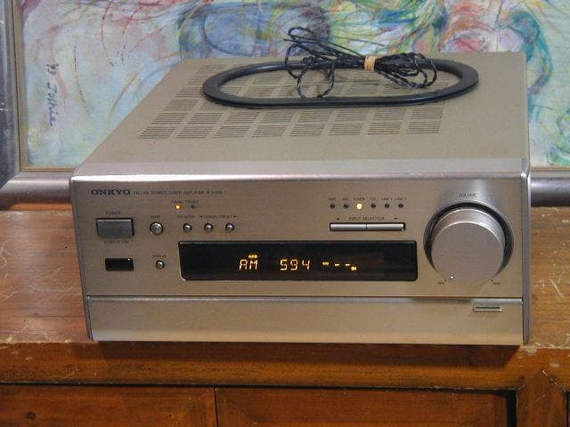 ☆ONKYO R-810M チューナー付きアンプ。当時定価41000円動作良好